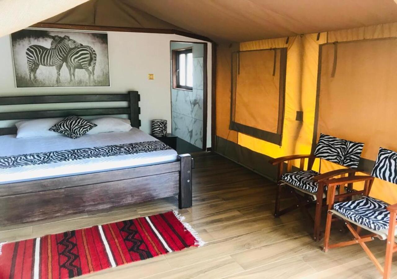 Oldonyo Orok Lodge Kajiado Exteriör bild