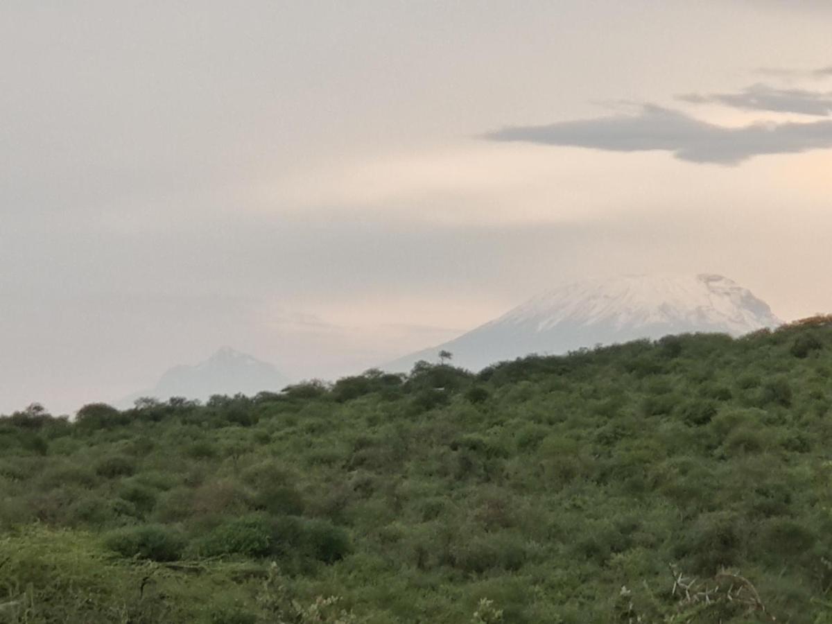 Oldonyo Orok Lodge Kajiado Exteriör bild