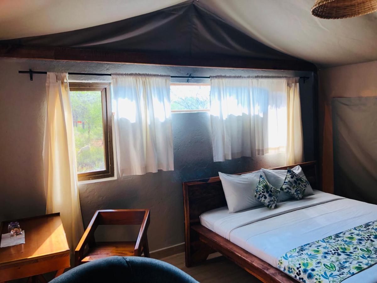 Oldonyo Orok Lodge Kajiado Exteriör bild